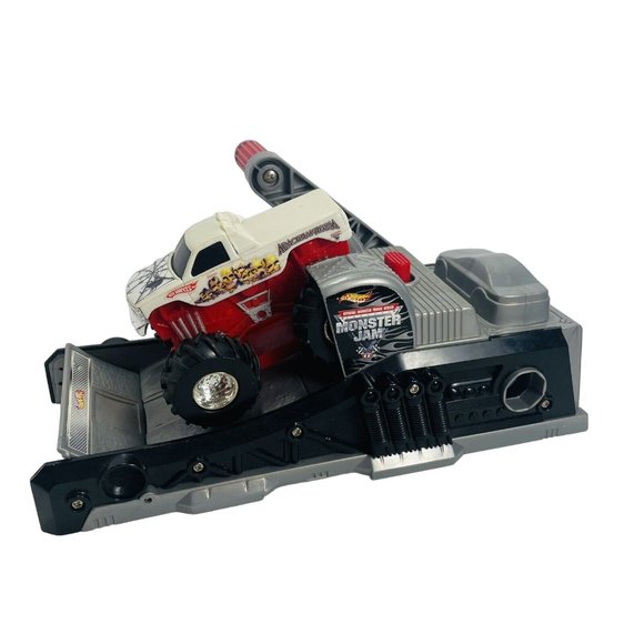 Monster Jam Silver Gray Truck Launcher Hot Wheels Vintage With 2 Trucks - Picture 5 of 16